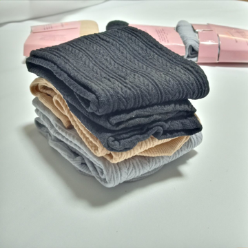 تصویر از جوراب گندمی دو ربع زنانه