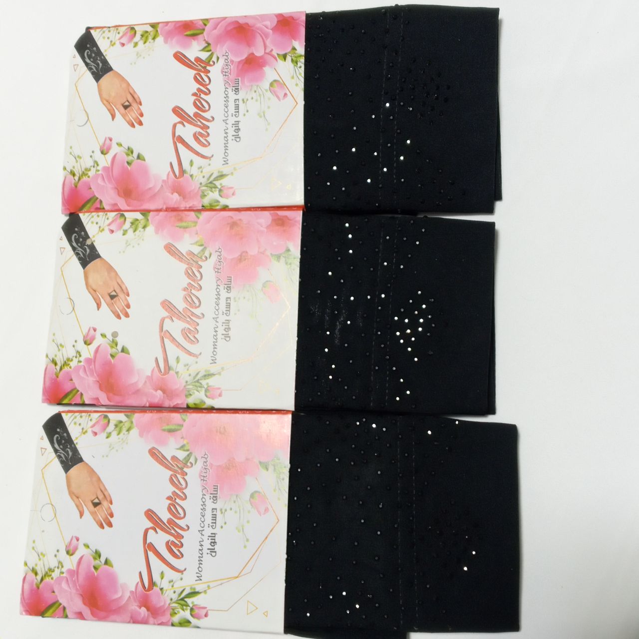 تصویر از ساق دست نگین دار مشکی